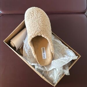 Steve Madden Beige Fuzzy Slippers